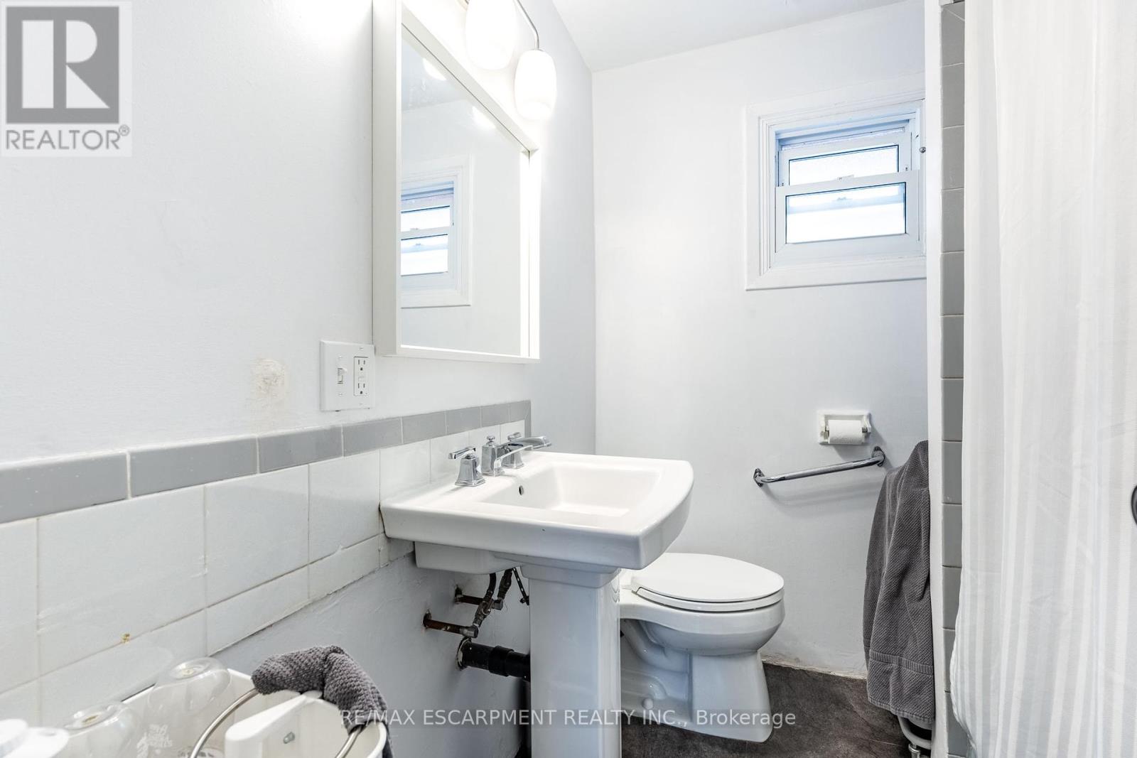144 Dufferin Street E, St. Catharines, Ontario  L2R 2A4 - Photo 17 - X12313814