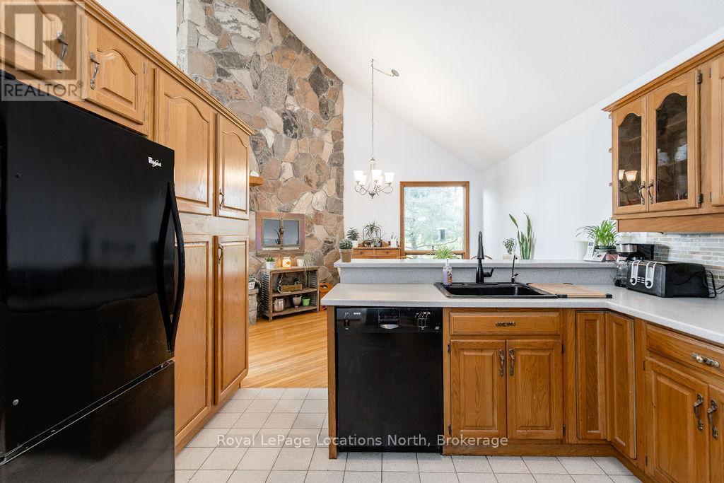 38 Old Carriage Road, East Garafraxa, Ontario  L9W 6B2 - Photo 14 - X12313930