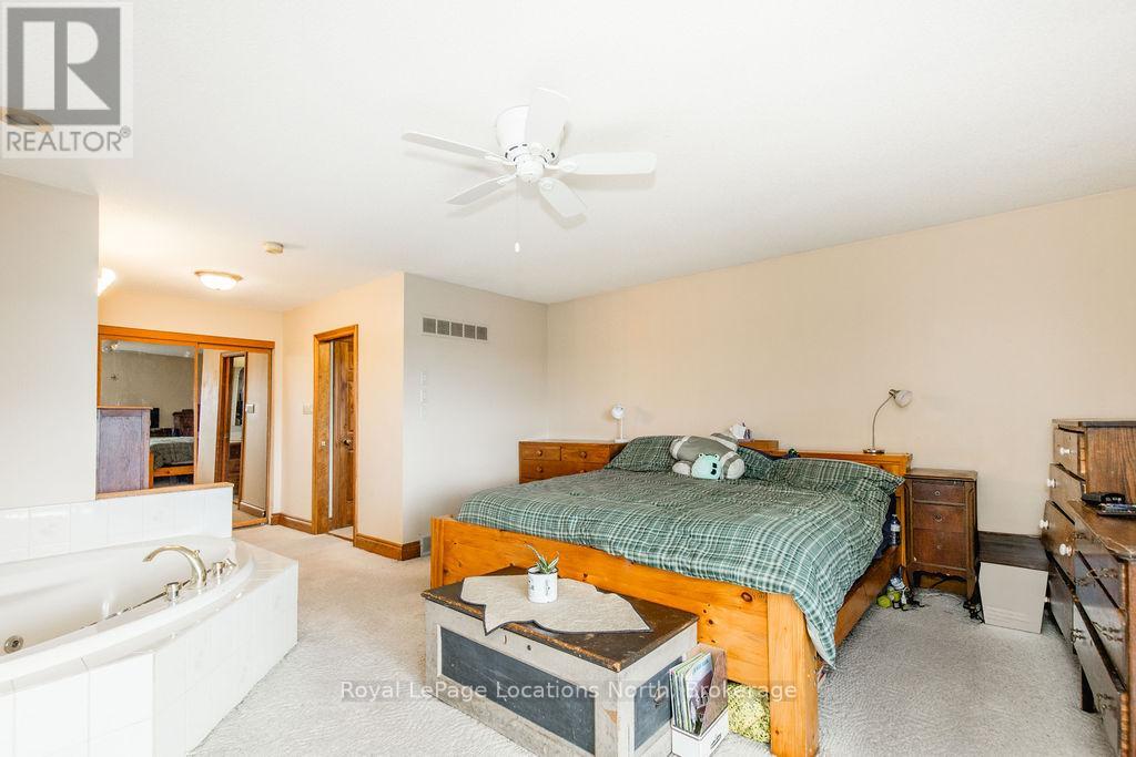 38 Old Carriage Road, East Garafraxa, Ontario  L9W 6B2 - Photo 20 - X12313930
