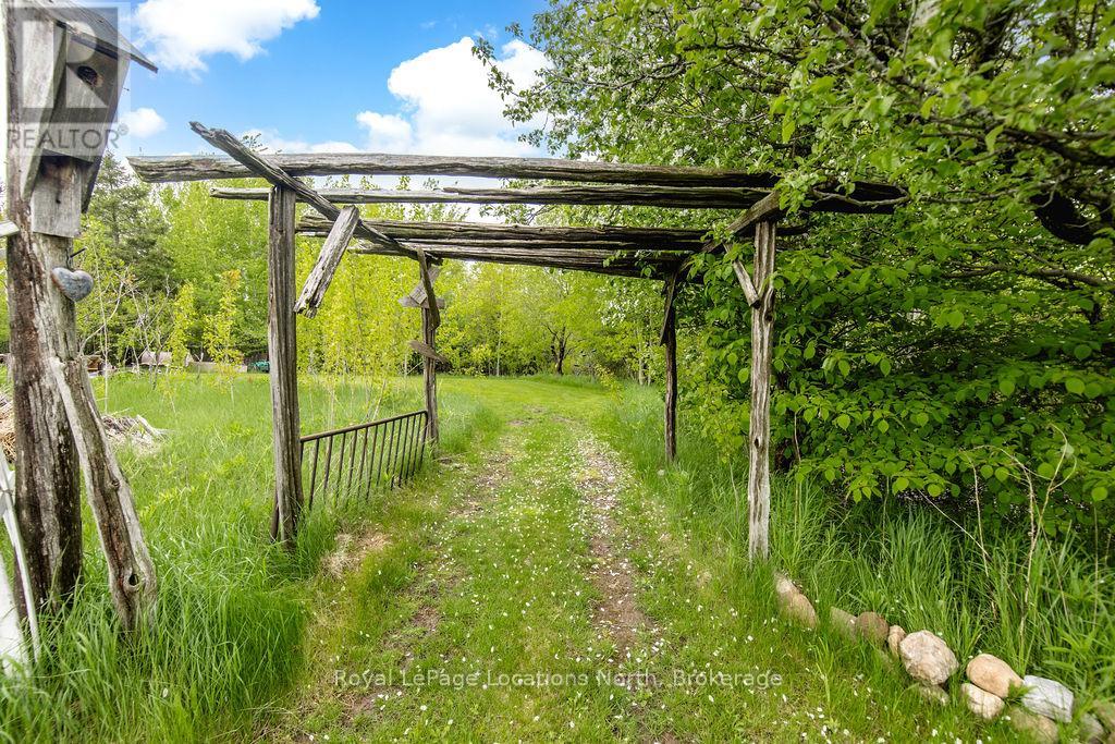 38 Old Carriage Road, East Garafraxa, Ontario  L9W 6B2 - Photo 41 - X12313930