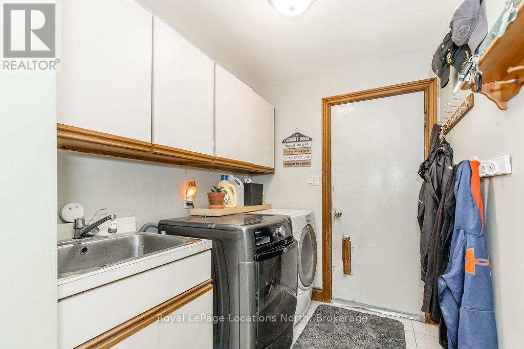 38 Old Carriage Road, East Garafraxa, Ontario  L9W 6B2 - Photo 6 - X12313930