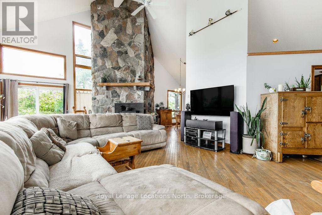 38 Old Carriage Road, East Garafraxa, Ontario  L9W 6B2 - Photo 8 - X12313930