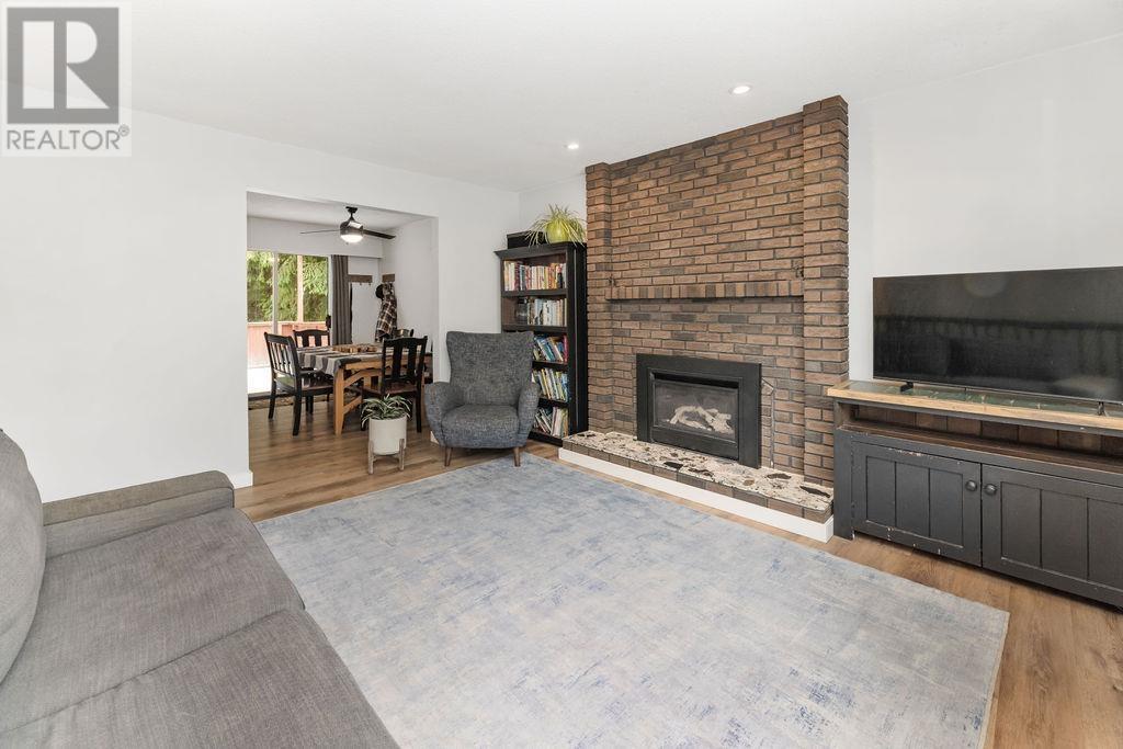 Property at 1020 FIRCREST ROAD image 4