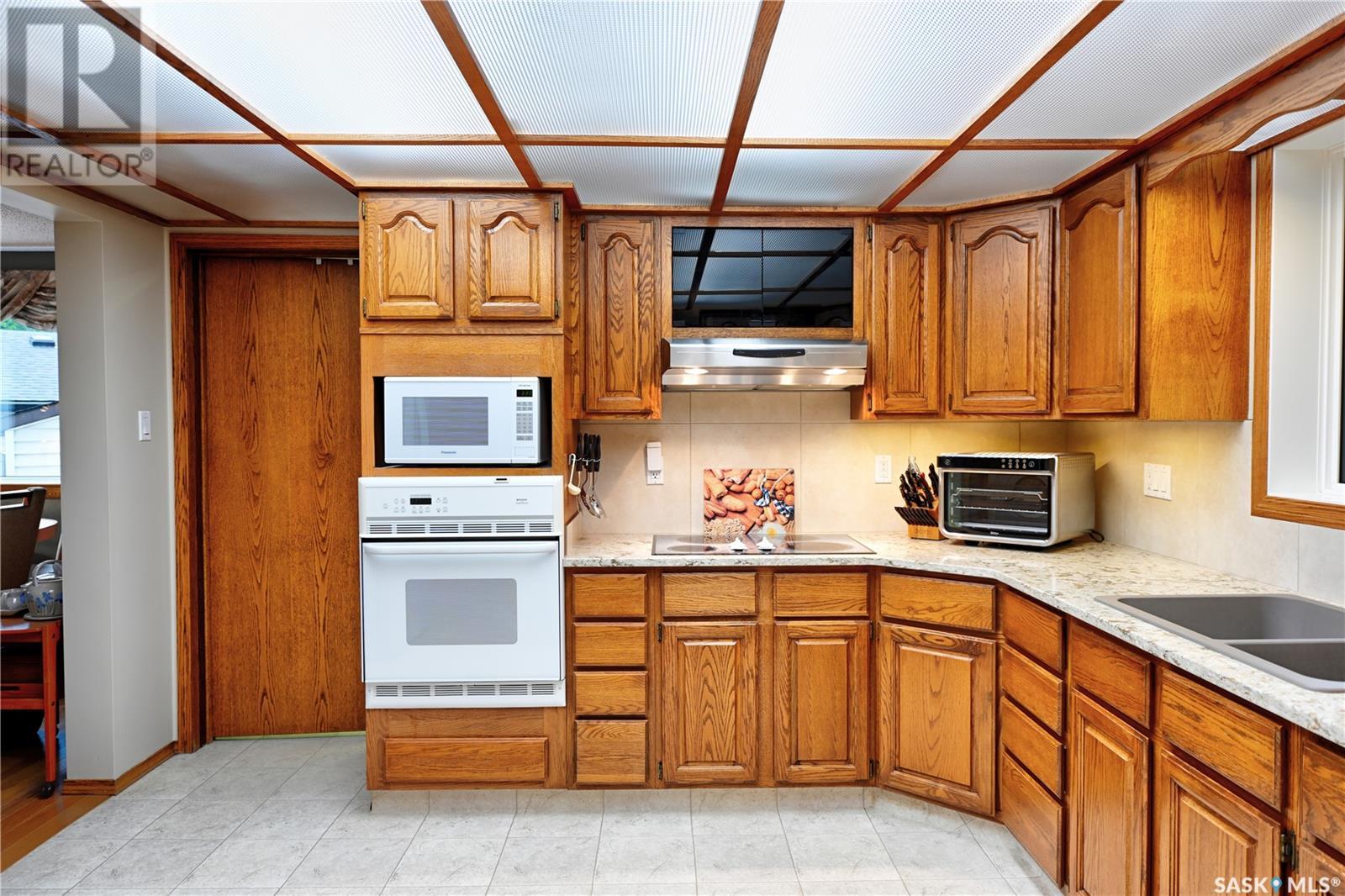 213 Badger Court, Saskatoon, Saskatchewan  S7N 2X2 - Photo 3 - SK013900