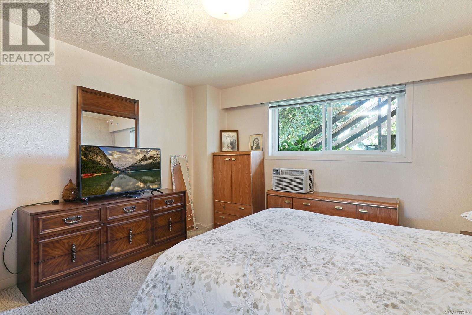 Property at 2780 Dunsmuir Ave image 2