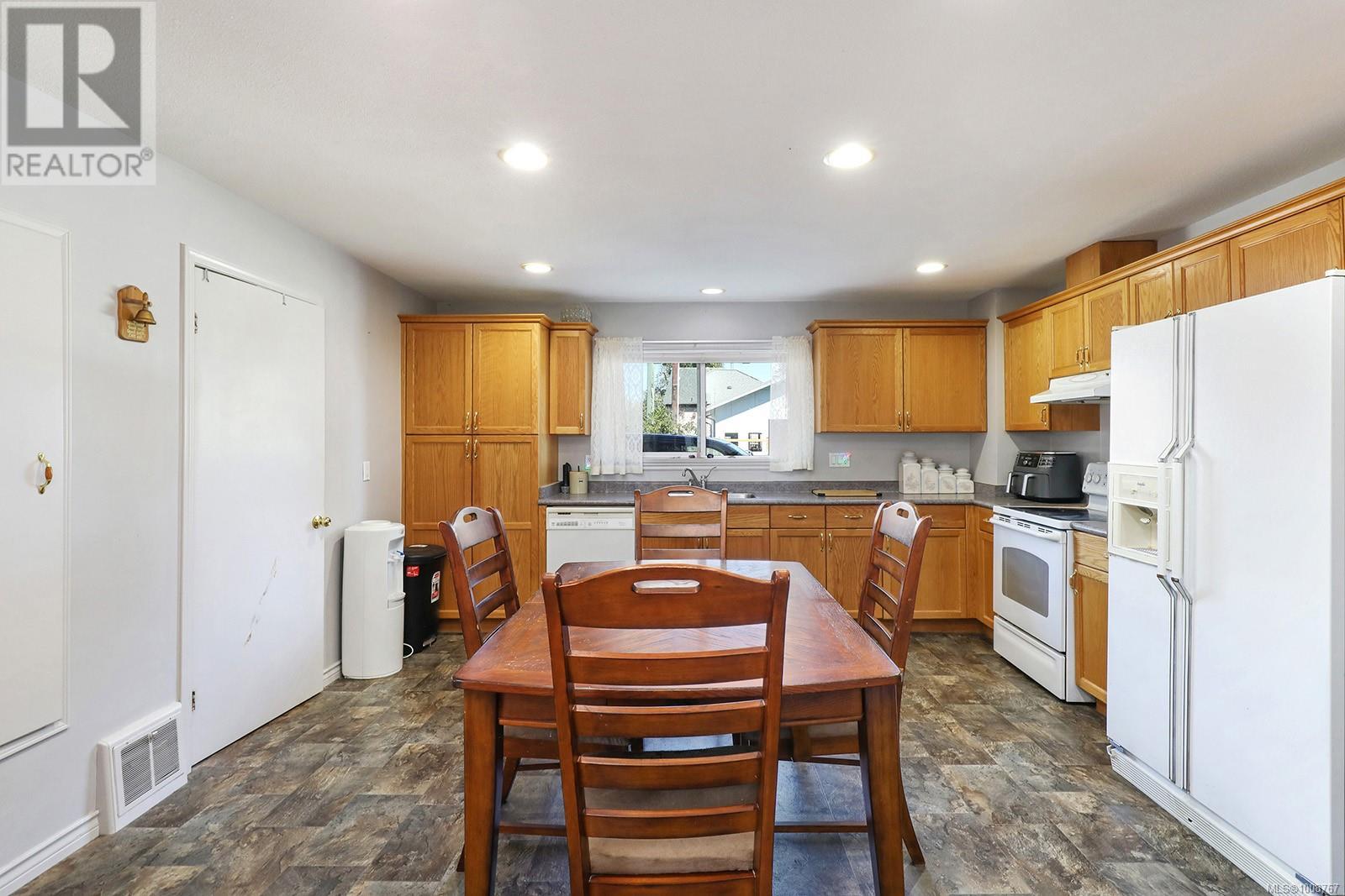 Property at 2780 Dunsmuir Ave image 3