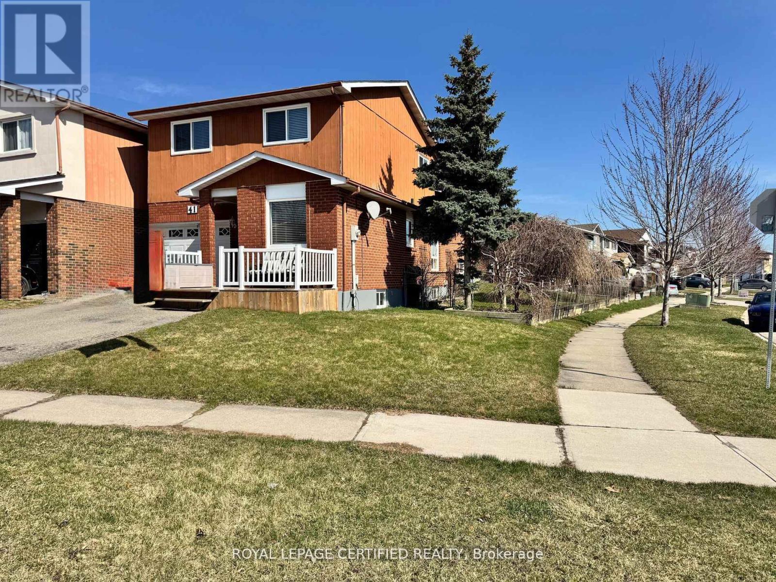 Property at 41 WINTERFOLD DRIVE image 3