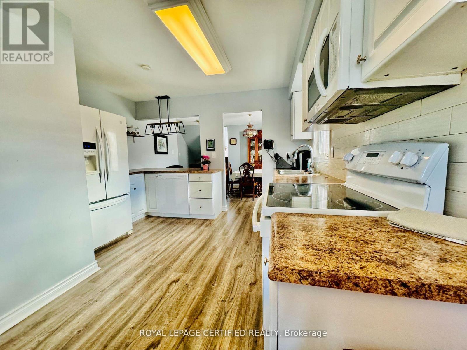 Property at 41 WINTERFOLD DRIVE image 5