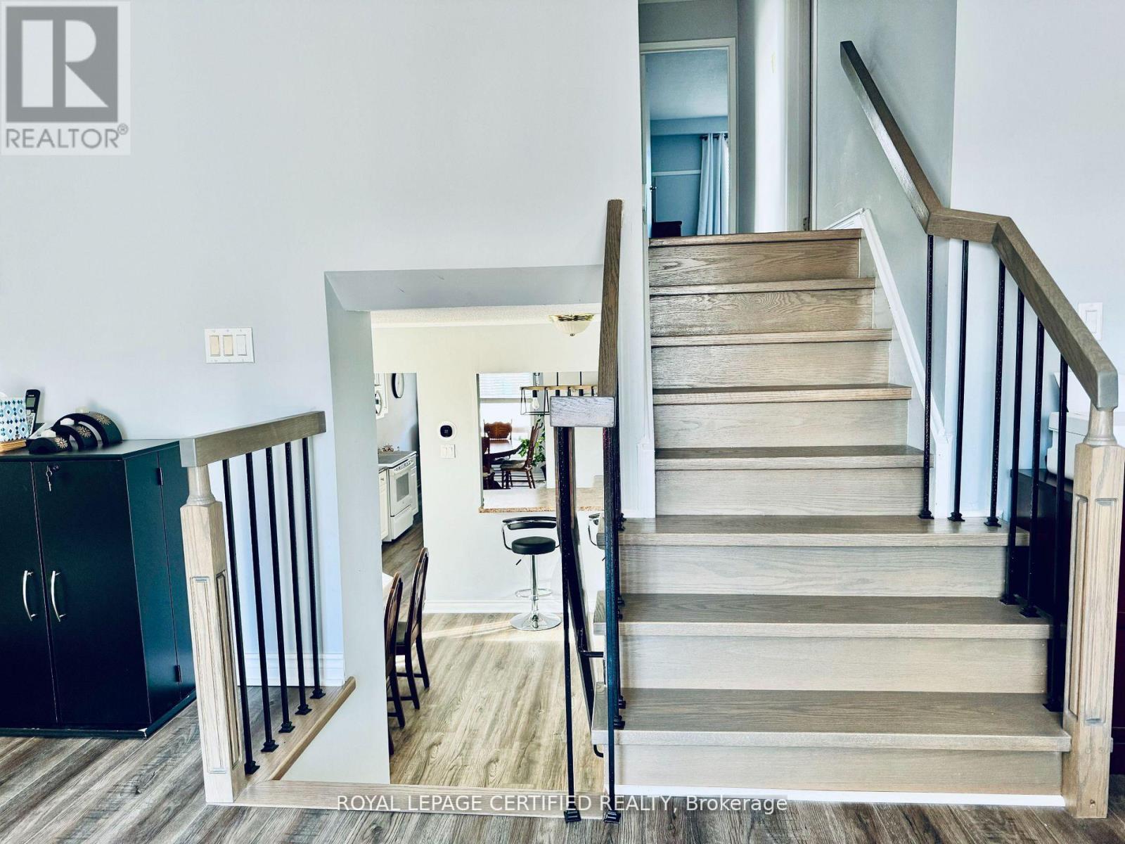 41 Winterfold Drive, Brampton, Ontario  L6V 3S8 - Photo 9 - W12313907