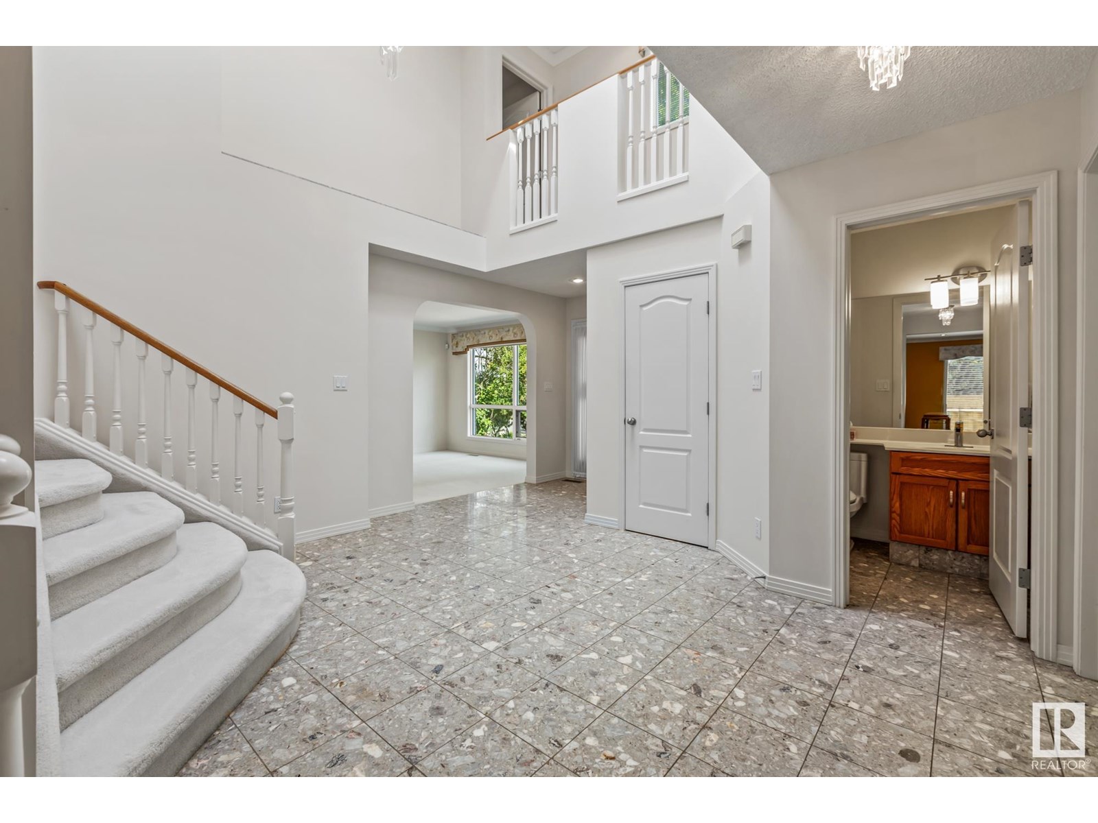 322 Burton Rd Nw, Edmonton, Alberta  T6R 2G7 - Photo 2 - E4449918
