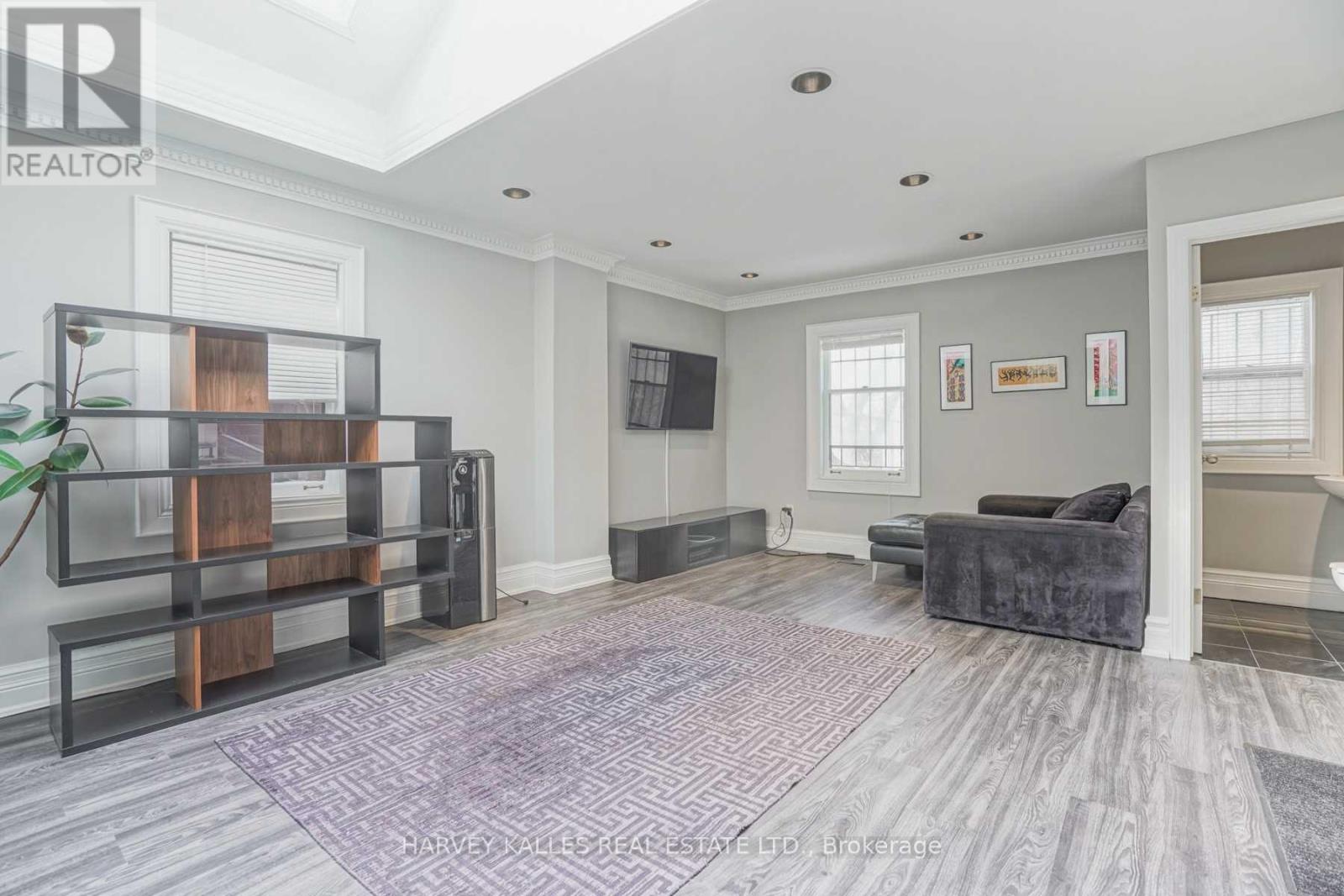 Upper - 518 Eglinton Avenue E, Toronto, Ontario  M4P 1N6 - Photo 10 - C12313939