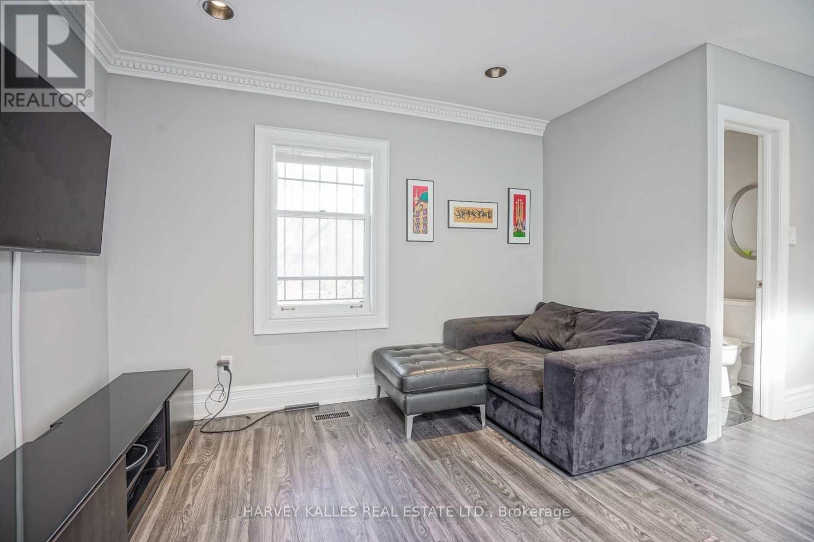Upper - 518 Eglinton Avenue E, Toronto, Ontario  M4P 1N6 - Photo 12 - C12313939