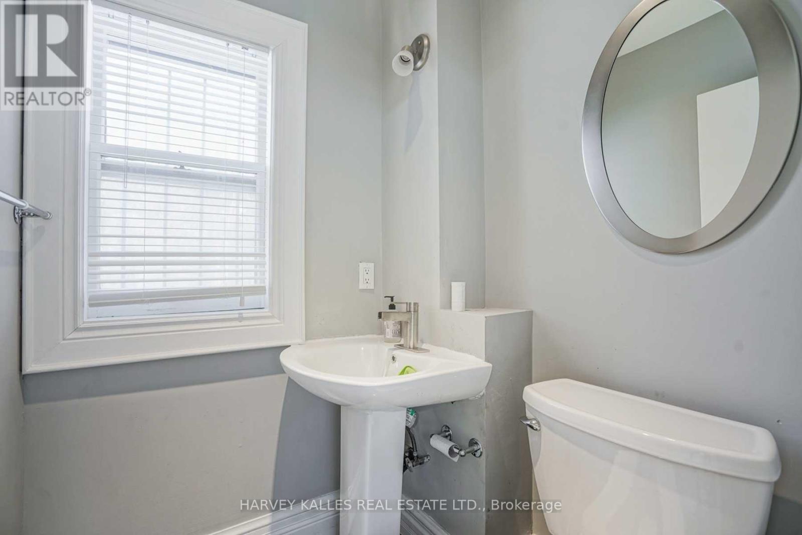 Upper - 518 Eglinton Avenue E, Toronto, Ontario  M4P 1N6 - Photo 18 - C12313939