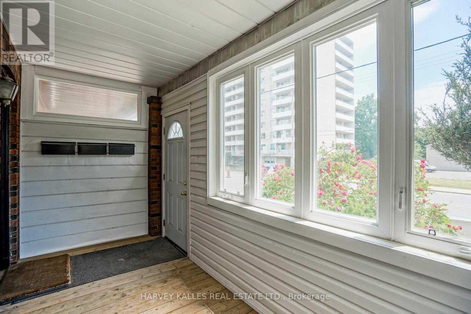 Upper - 518 Eglinton Avenue E, Toronto, Ontario  M4P 1N6 - Photo 6 - C12313939