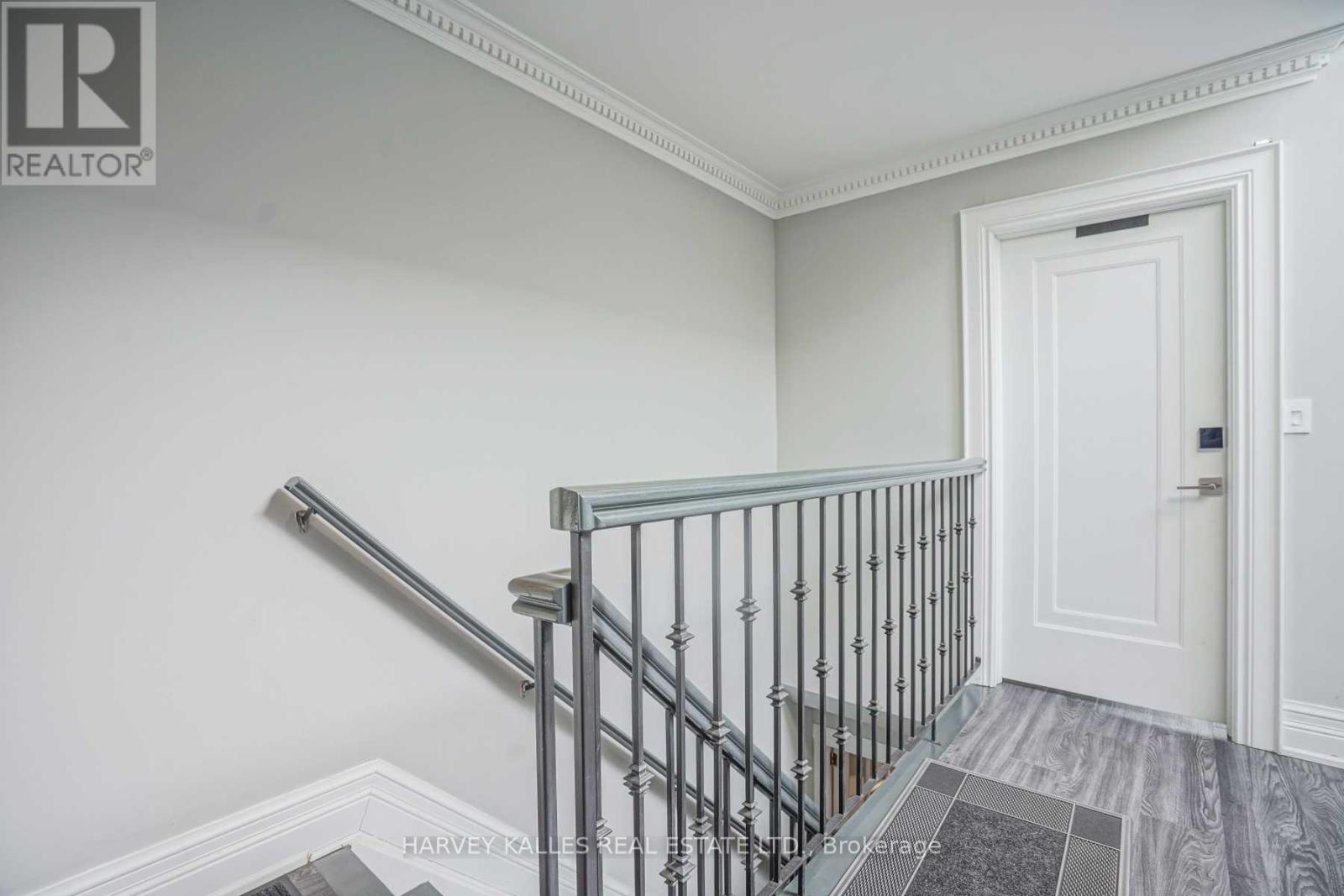 Upper - 518 Eglinton Avenue E, Toronto, Ontario  M4P 1N6 - Photo 9 - C12313939