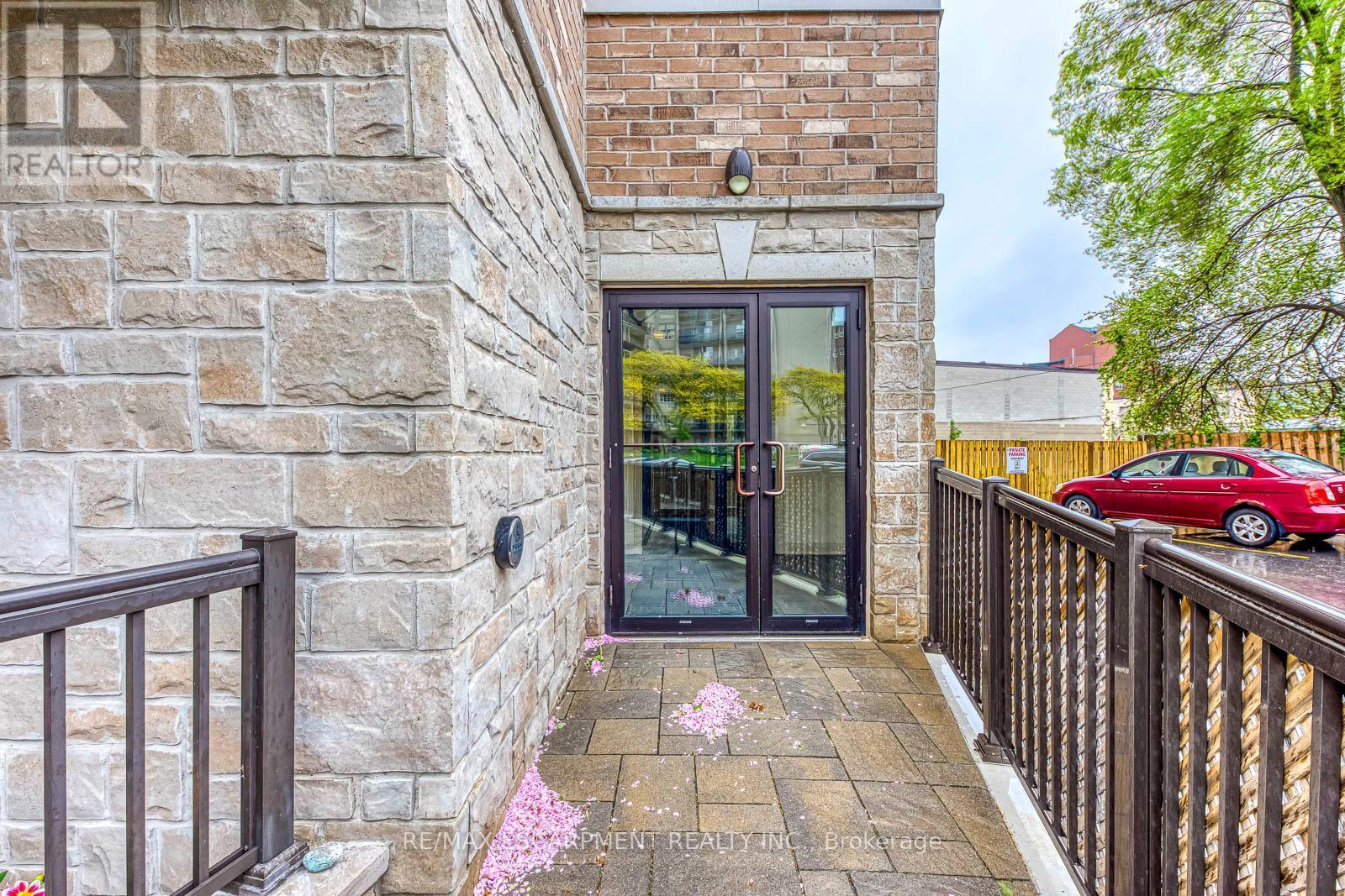 401 - 70 Stewart Street, Oakville, Ontario  L6K 1X5 - Photo 3 - W12313942