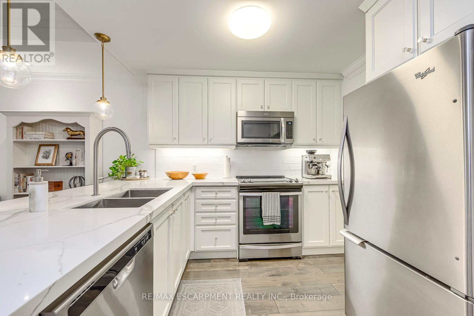 401 - 70 Stewart Street, Oakville, Ontario  L6K 1X5 - Photo 7 - W12313942