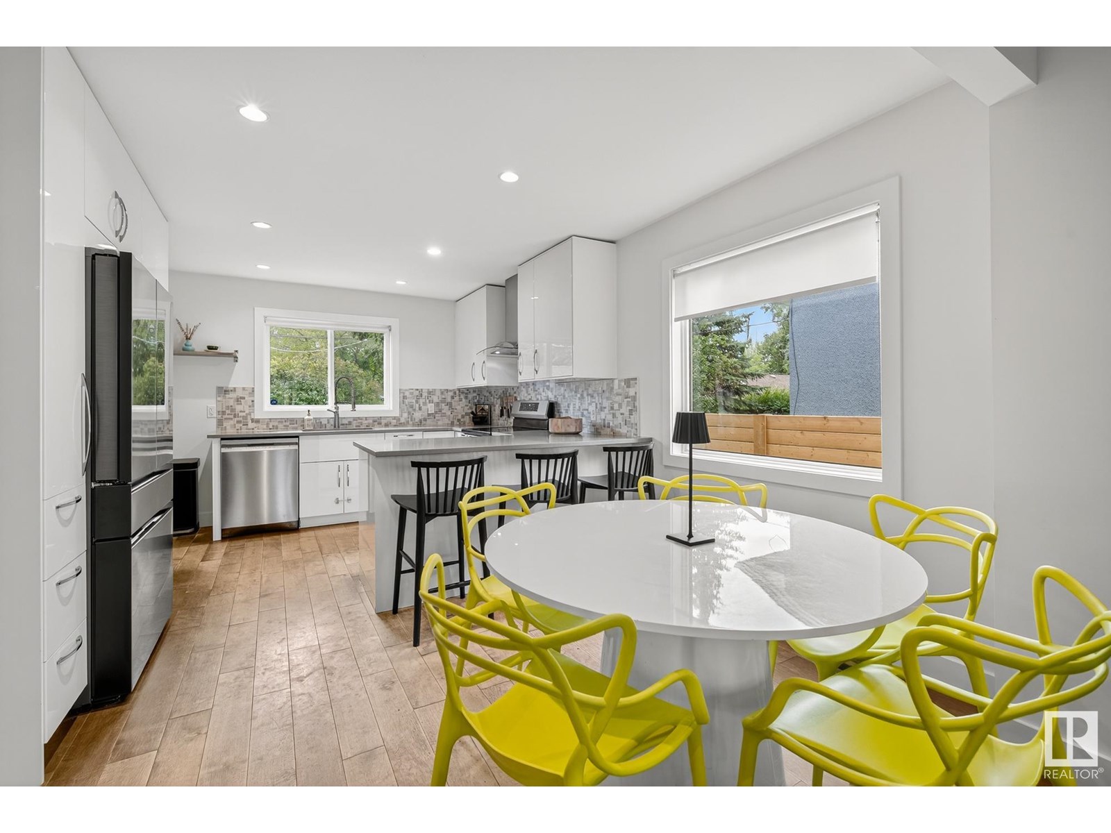 Property at 9537 83 ST NW image 3