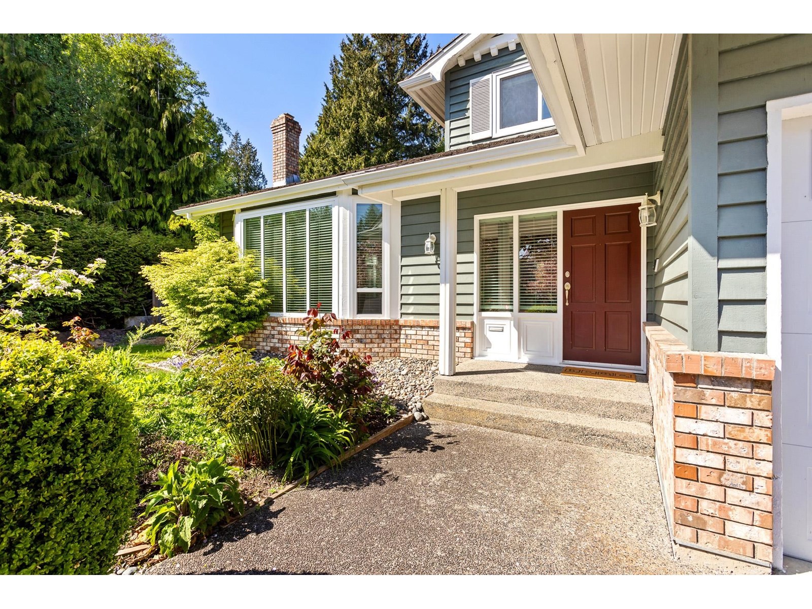 Property at 1639 133A STREET image 4