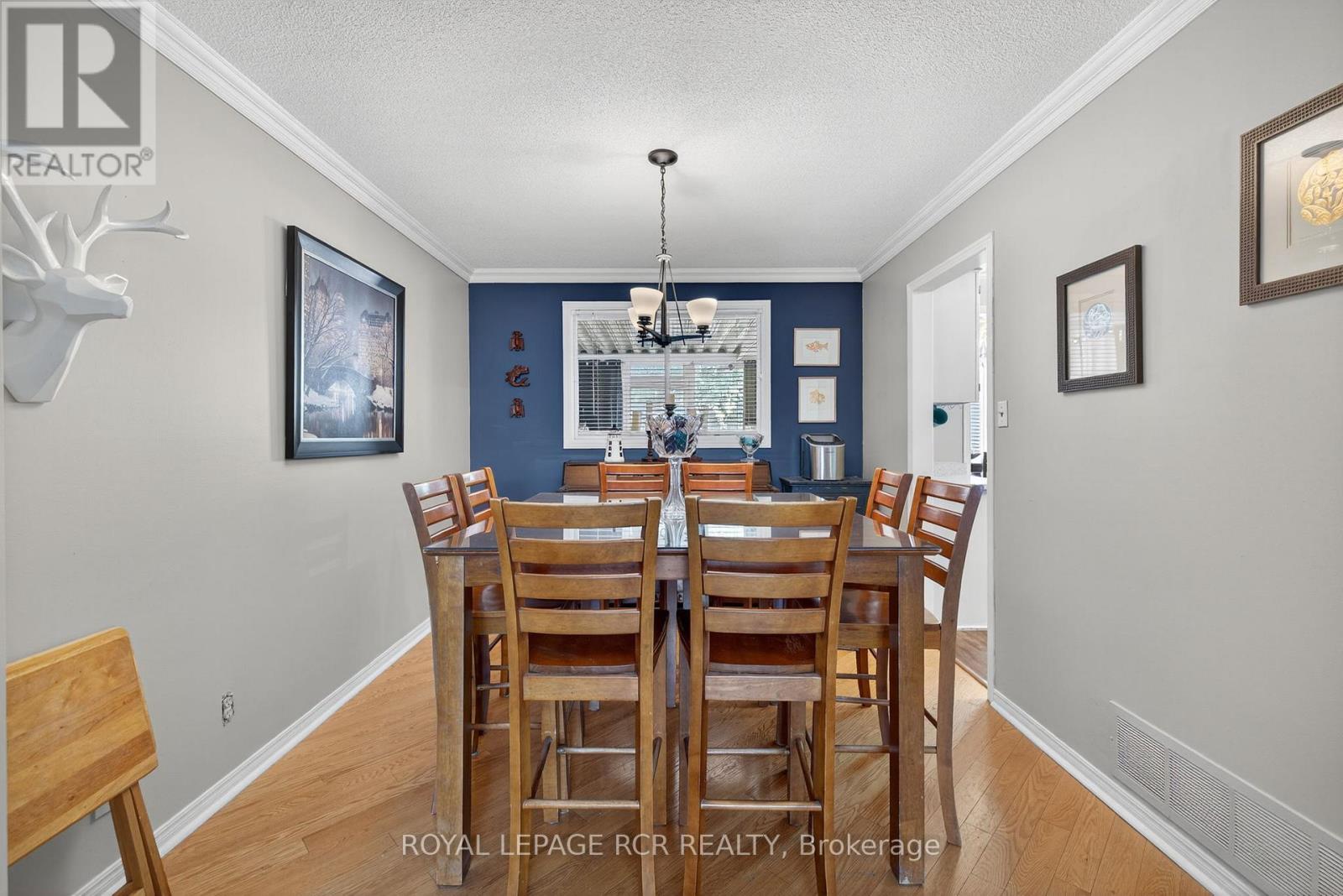 21 Crown Crescent, Bradford West Gwillimbury, Ontario  L3Z 2M7 - Photo 10 - N12314011