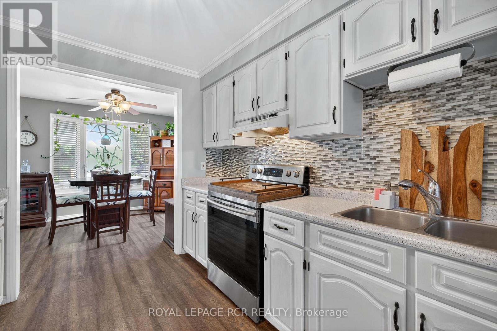 21 Crown Crescent, Bradford West Gwillimbury, Ontario  L3Z 2M7 - Photo 13 - N12314011