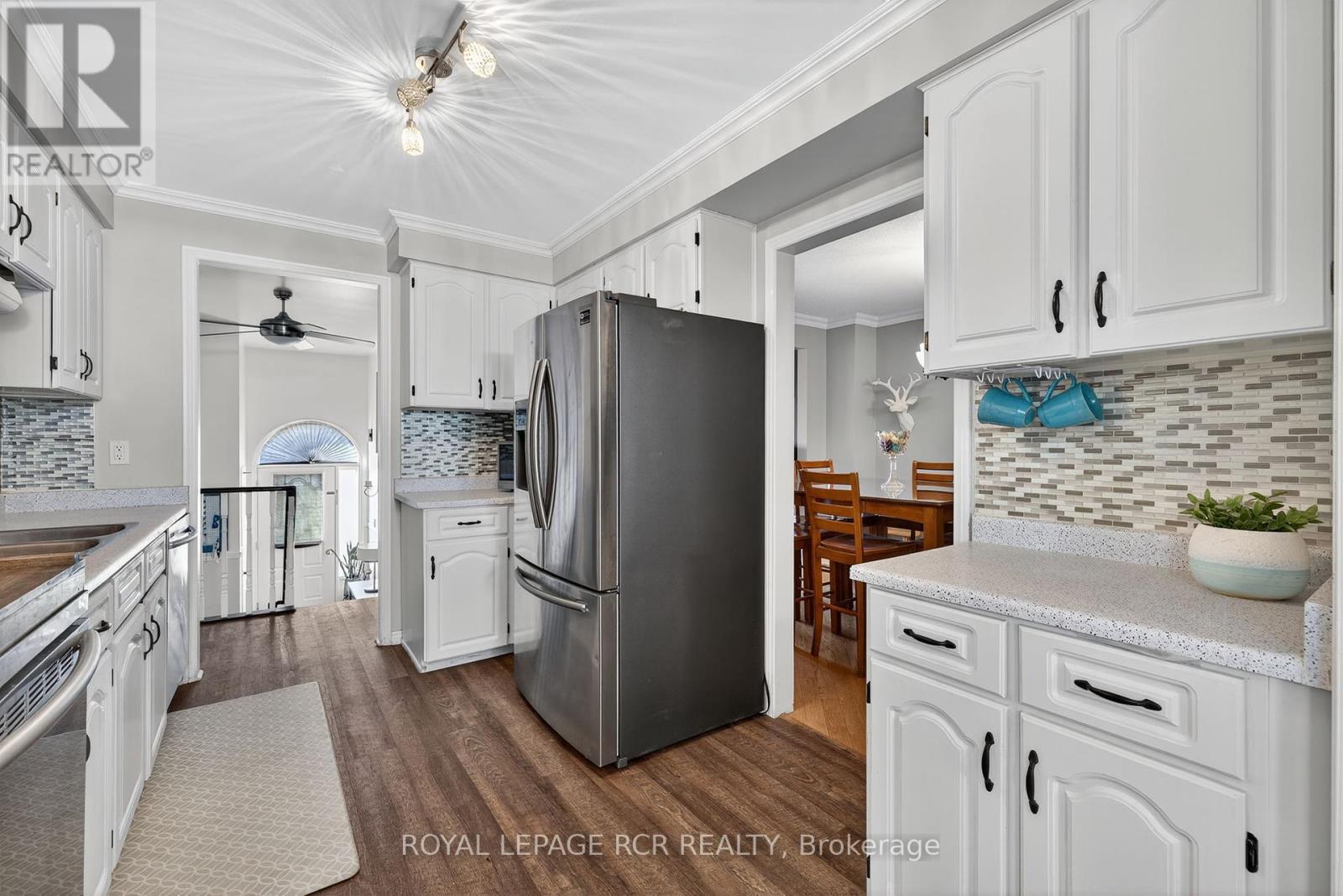 21 Crown Crescent, Bradford West Gwillimbury, Ontario  L3Z 2M7 - Photo 15 - N12314011