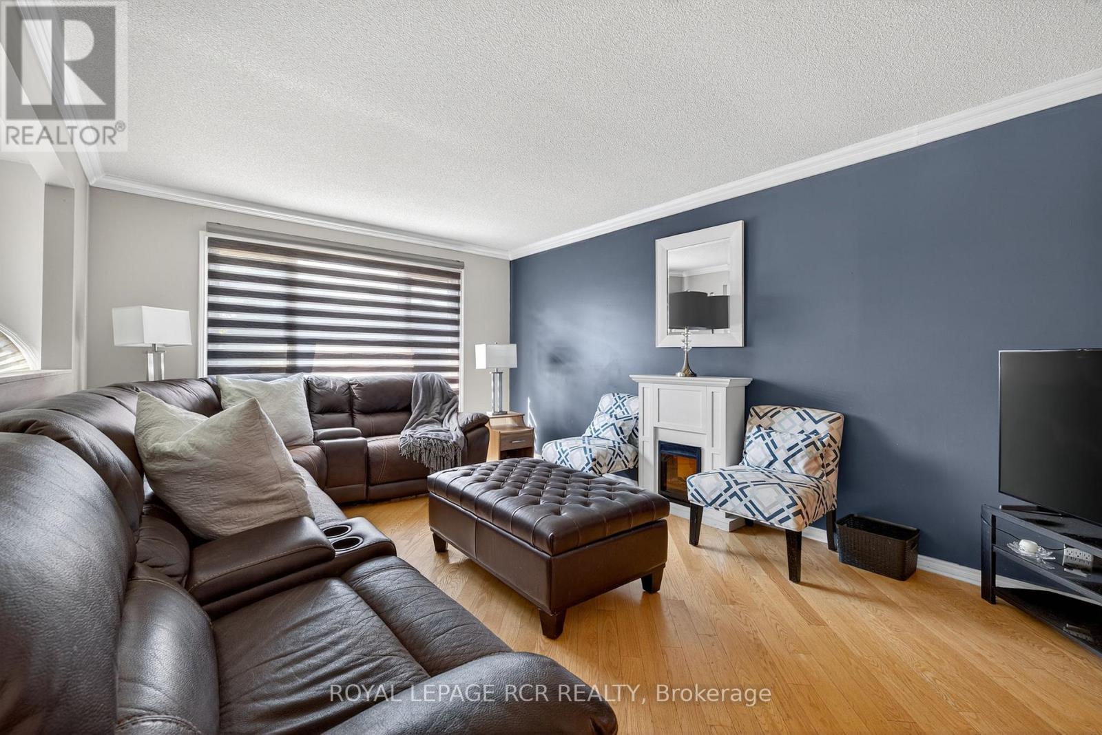 21 Crown Crescent, Bradford West Gwillimbury, Ontario  L3Z 2M7 - Photo 6 - N12314011