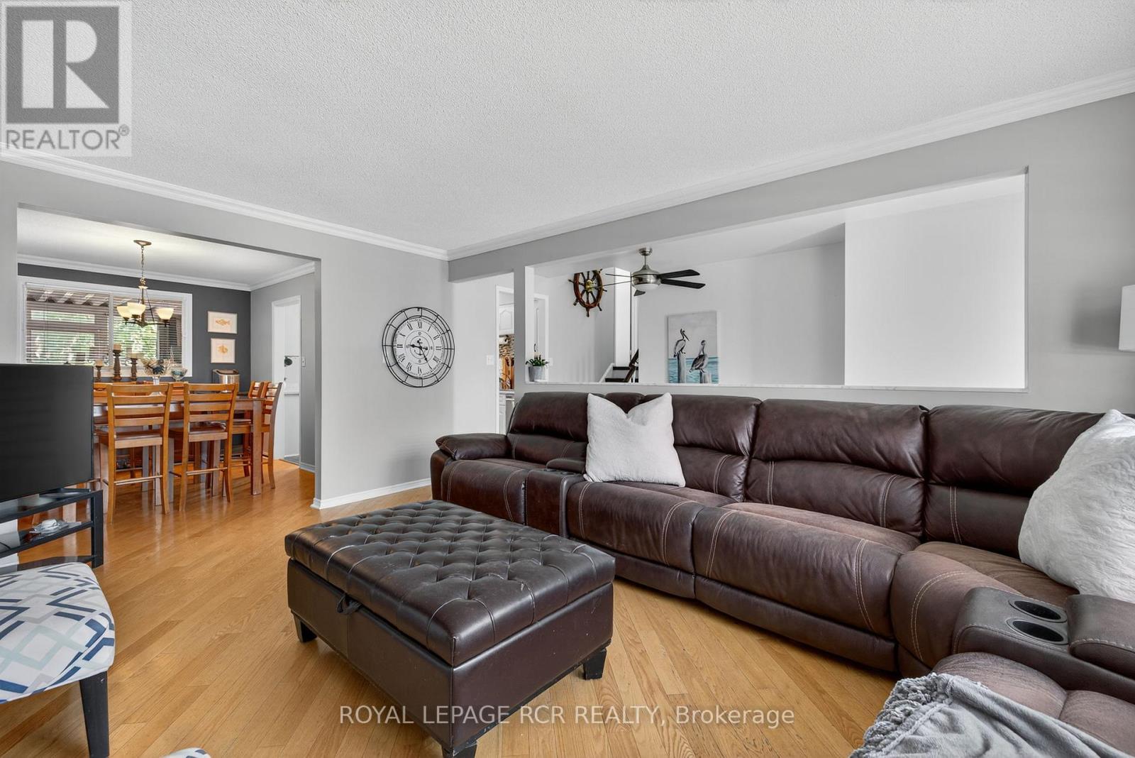 21 Crown Crescent, Bradford West Gwillimbury, Ontario  L3Z 2M7 - Photo 8 - N12314011