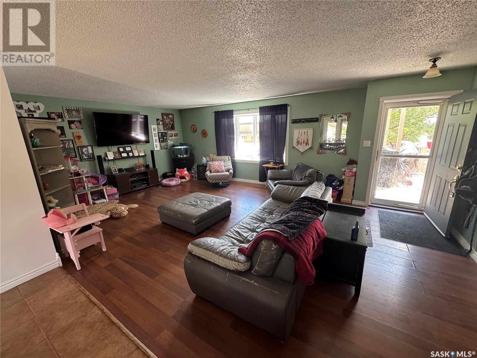 412 Mountain Street, Strasbourg, Saskatchewan  S0G 3V0 - Photo 3 - SK013970