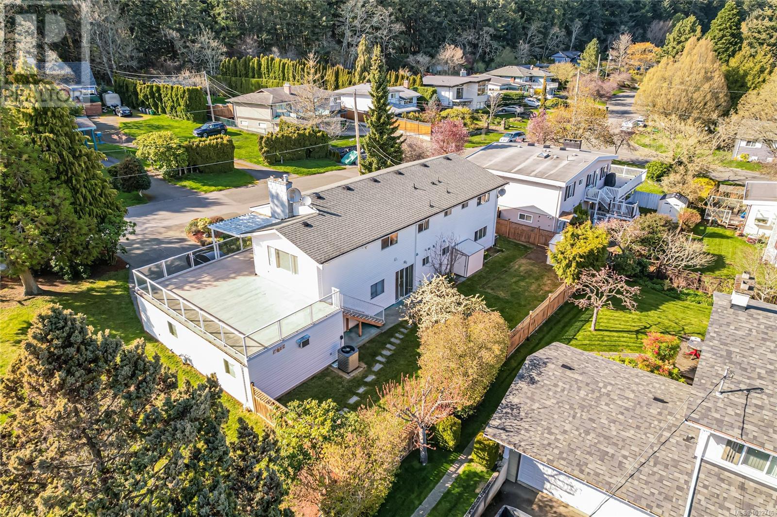 Property at 4251 Parkside Cres image 3