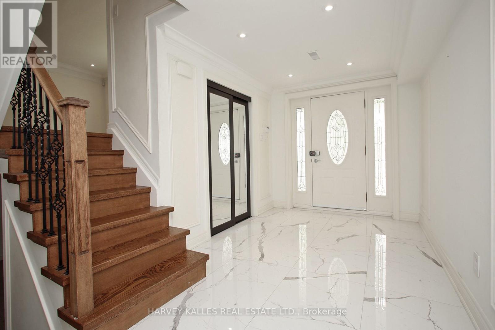 140 Wedgewood Drive, Toronto, Ontario  M2M 2H7 - Photo 2 - C12311149