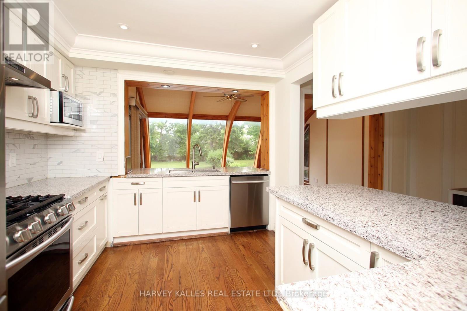 140 Wedgewood Drive, Toronto, Ontario  M2M 2H7 - Photo 3 - C12311149