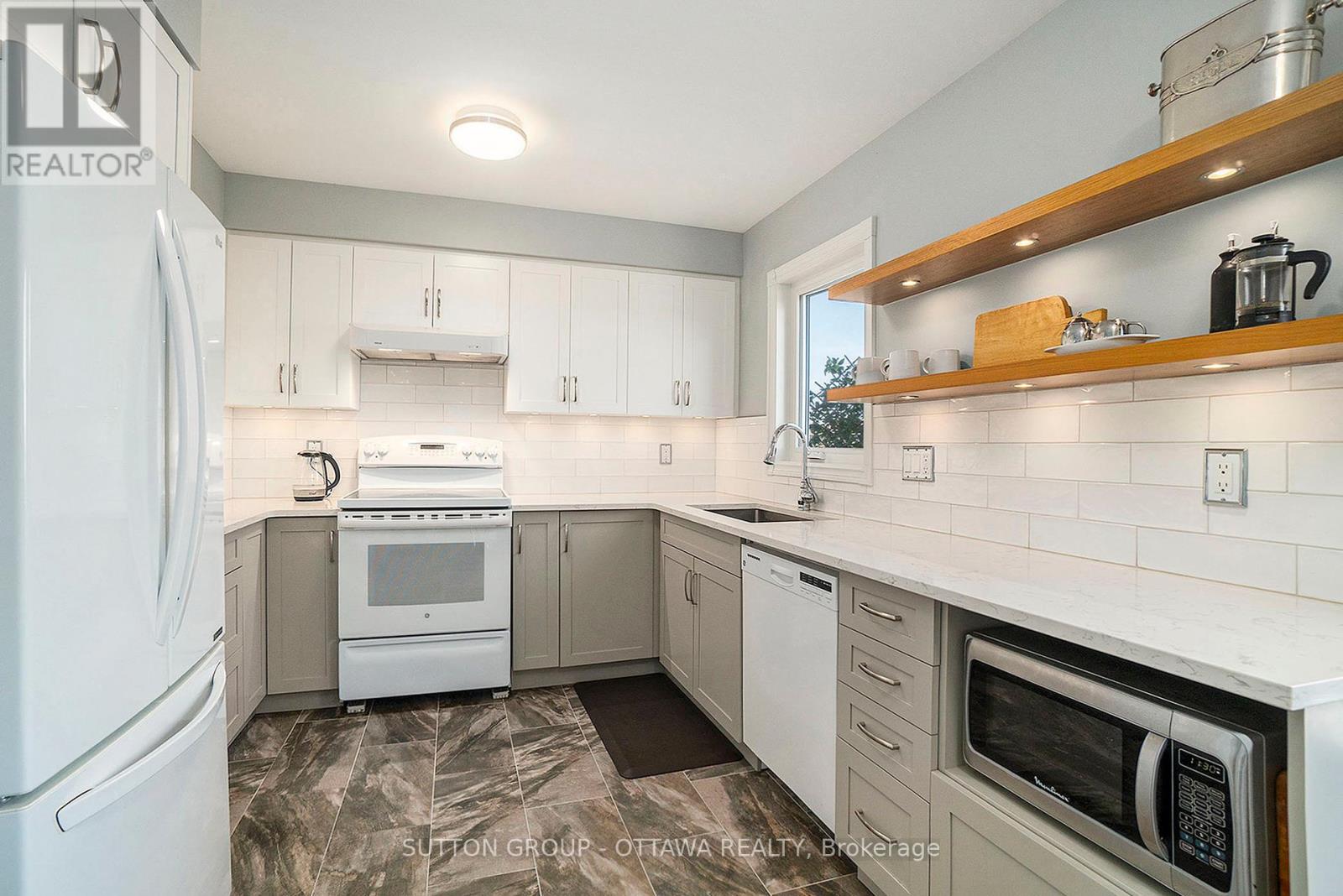 Property at 13 DRAYTON PRIVATE image 5
