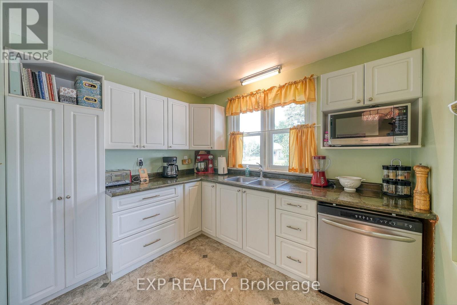193 Centennial Avenue S, Central Elgin, Ontario  N5R 5B3 - Photo 7 - X12297842