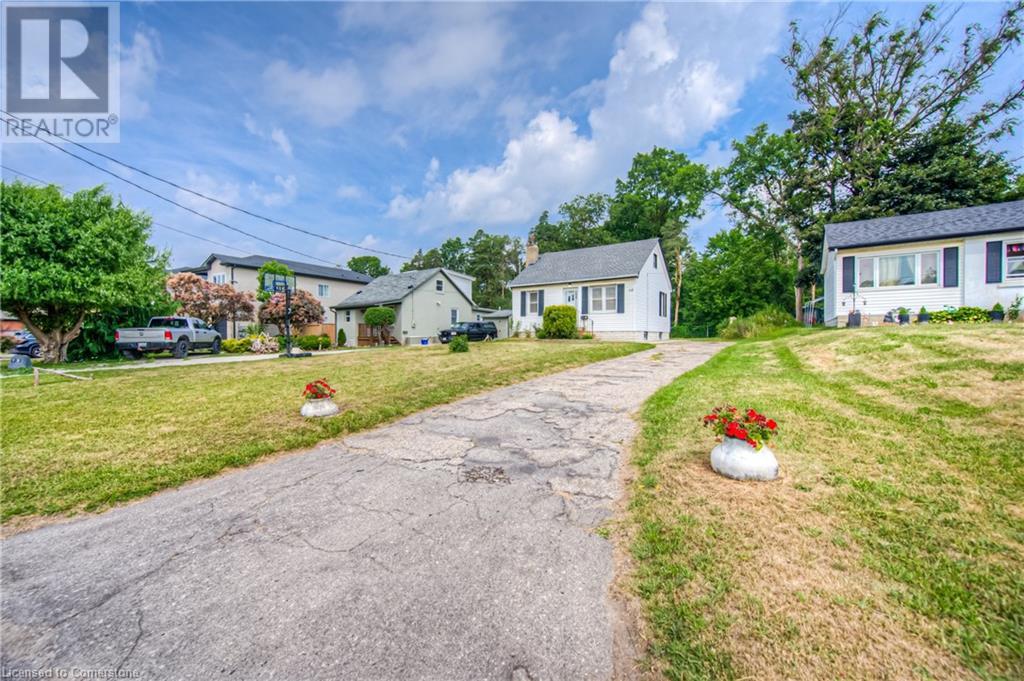 Property at 48 BARBARA Crescent image 4