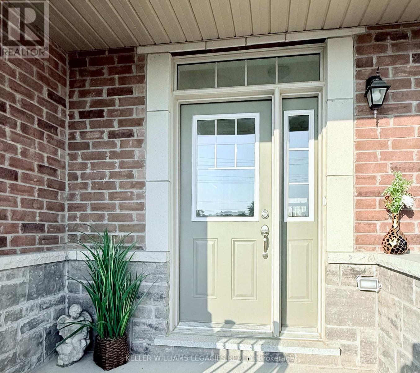 2229 Grainger Loop, Innisfil, Ontario  L9S 0N1 - Photo 3 - N12314042