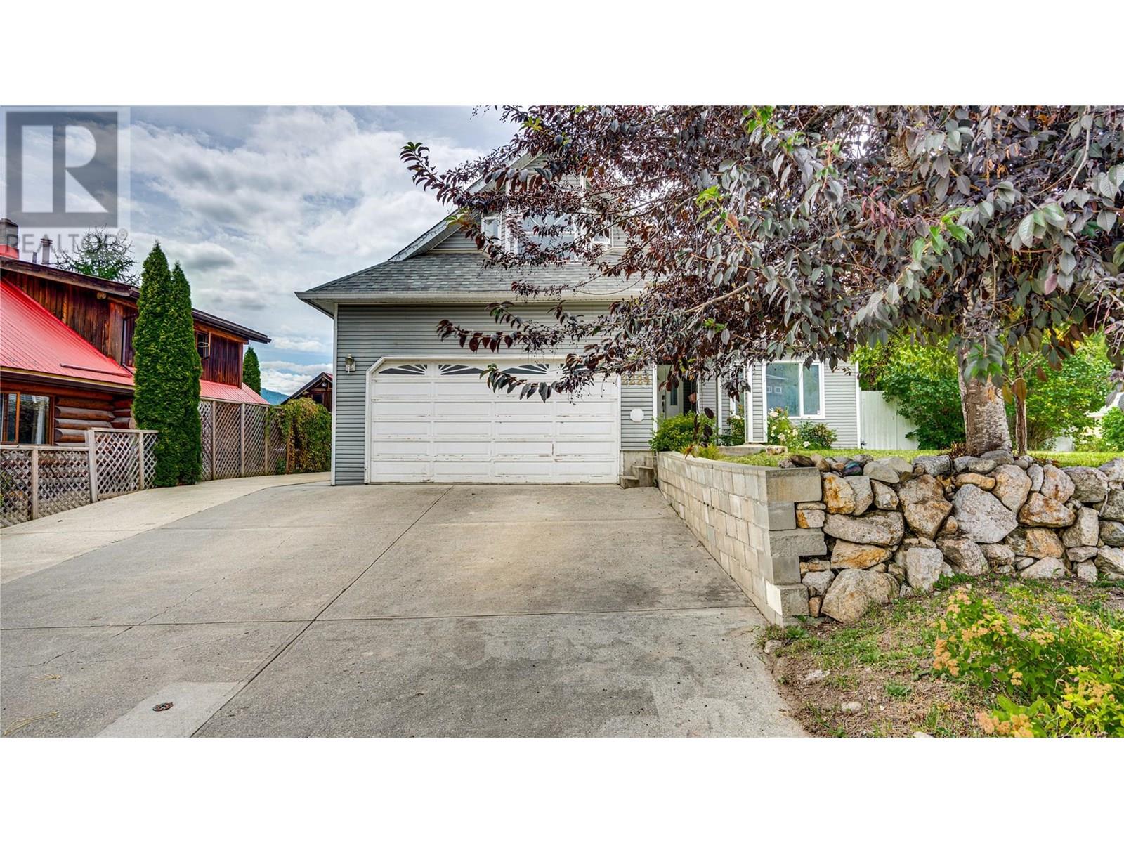 Property at 2224 Cedar Ridge Street image 3