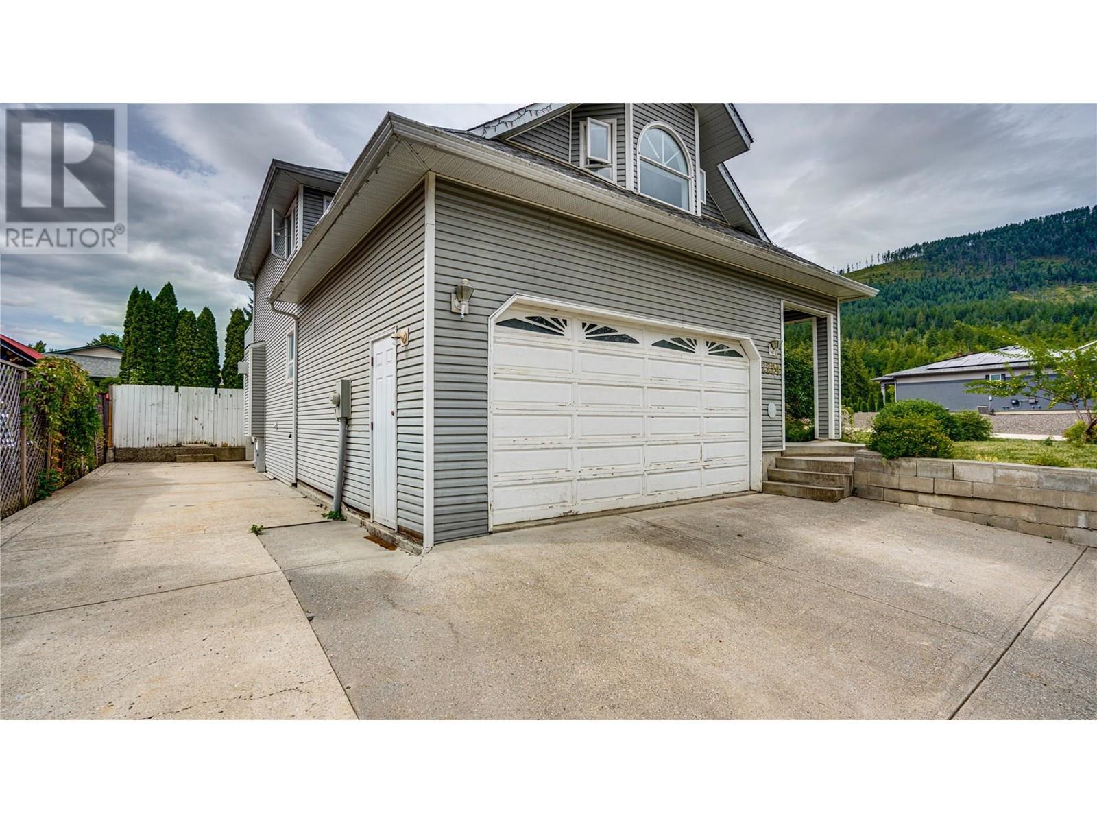 Property at 2224 Cedar Ridge Street image 4