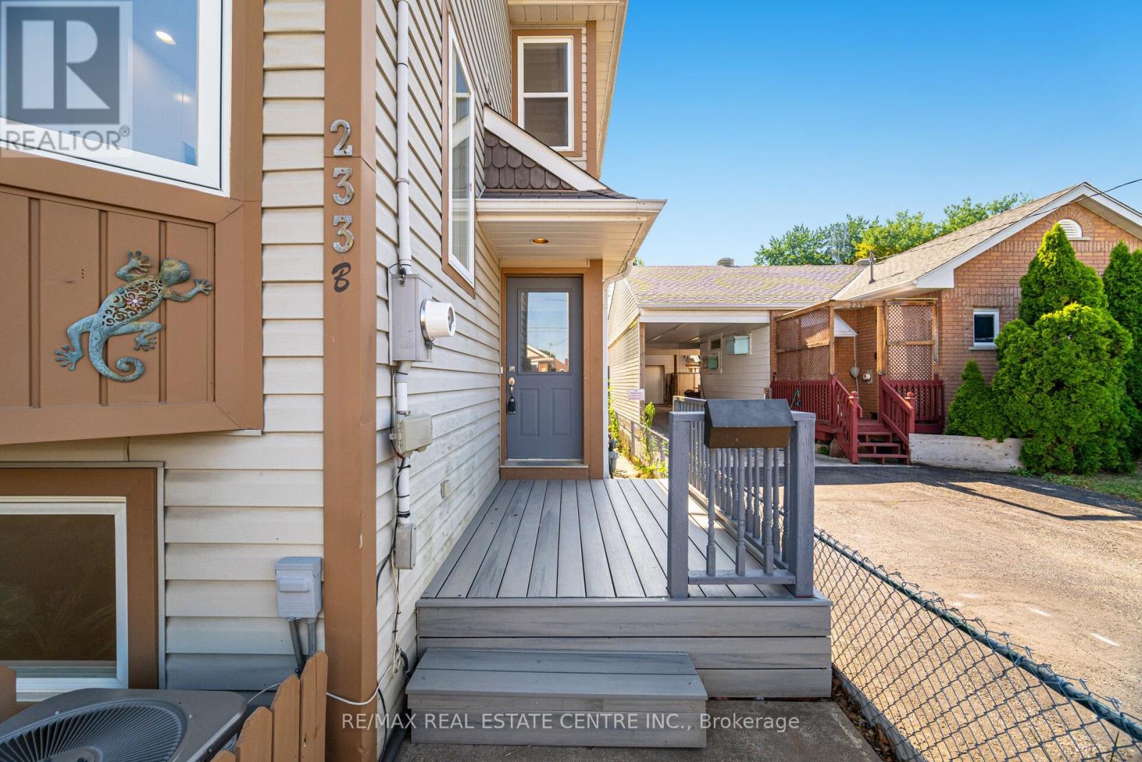 Property at 233B VINE STREET image 2