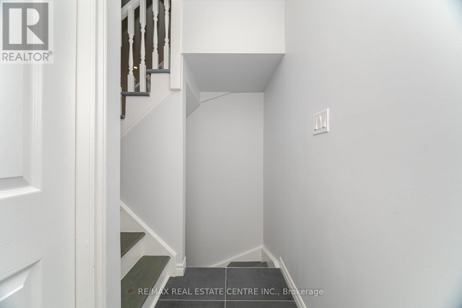 Property at 233B VINE STREET image 4
