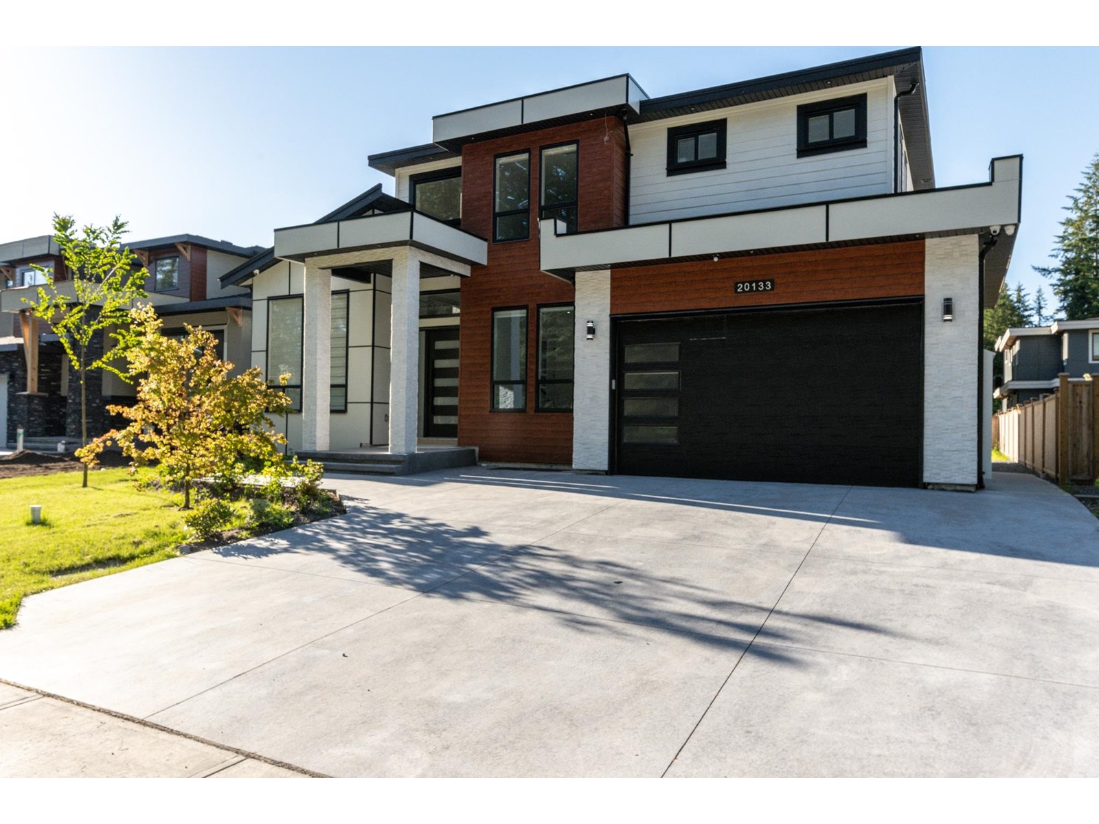 Property at 20133 27 AVENUE image 2