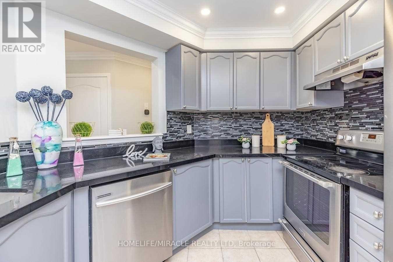 823 Shepherd Place, Milton, Ontario  L9T 6L8 - Photo 8 - W12314080