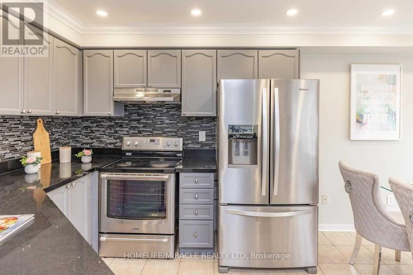 823 Shepherd Place, Milton, Ontario  L9T 6L8 - Photo 9 - W12314080