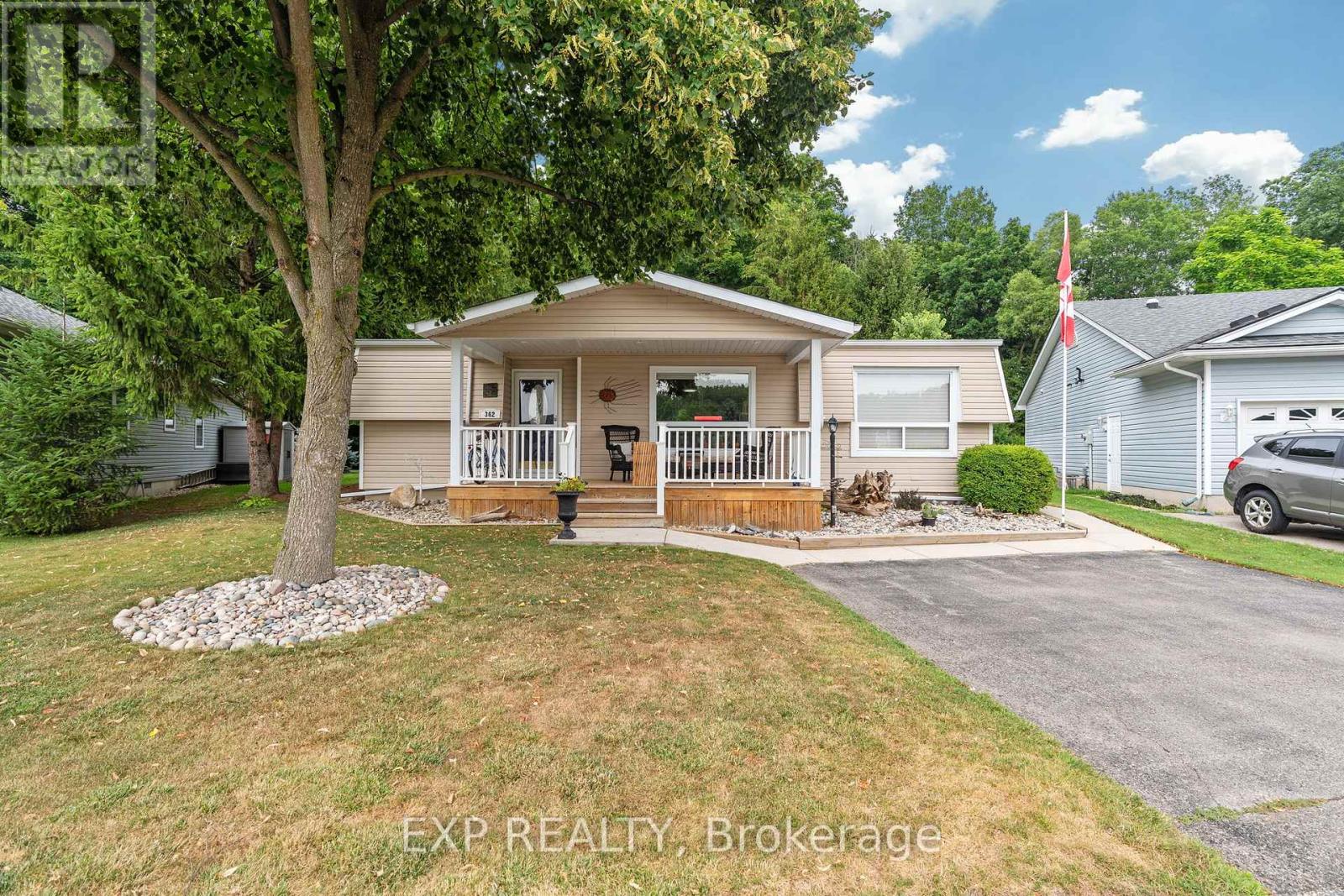 362 Shannon Boulevard, South Huron, Ontario  N0M 1T0 - Photo 1 - X12314092