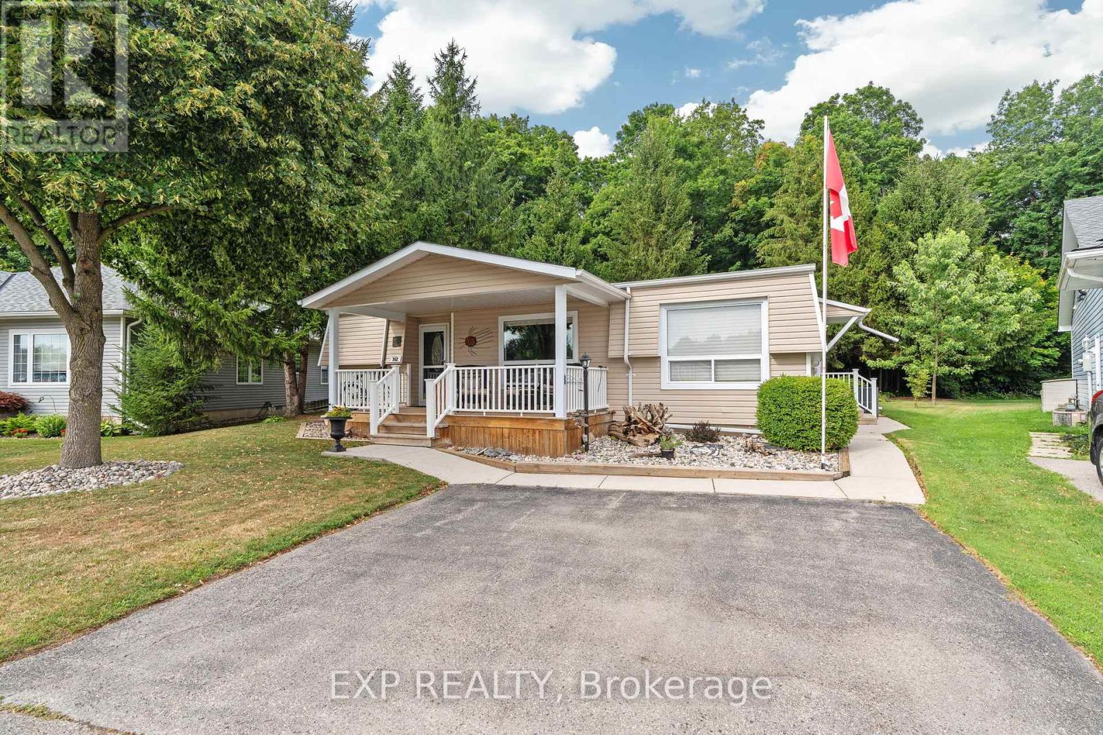 362 Shannon Boulevard, South Huron, Ontario  N0M 1T0 - Photo 2 - X12314092