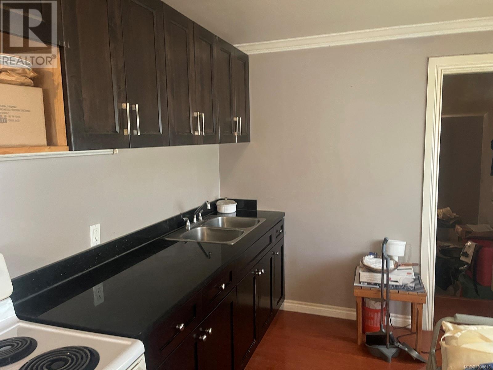 Property at 486 Wakesiah Ave image 4
