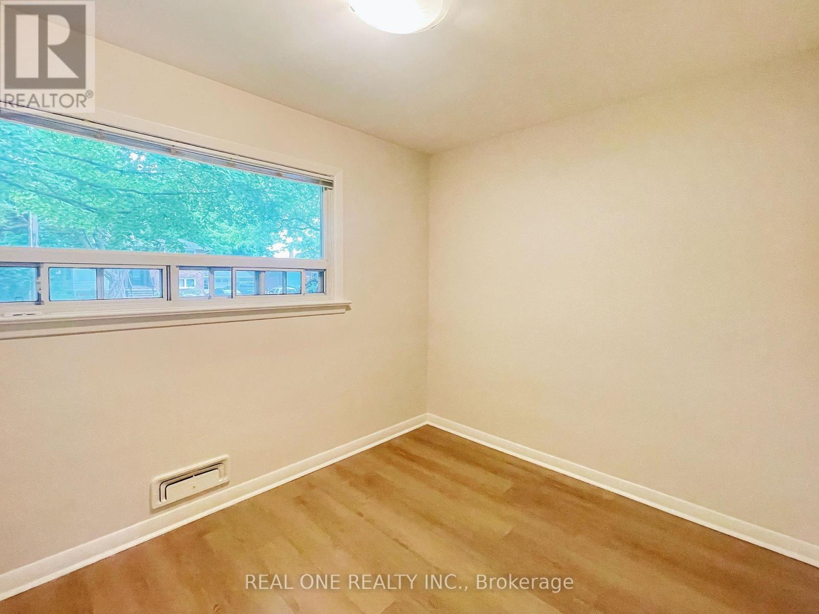 48 Lionel Heights Crescent, Toronto, Ontario  M3A 1M1 - Photo 12 - C12314138