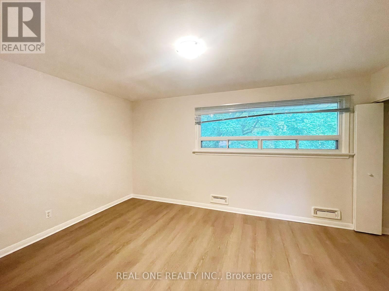 48 Lionel Heights Crescent, Toronto, Ontario  M3A 1M1 - Photo 15 - C12314138