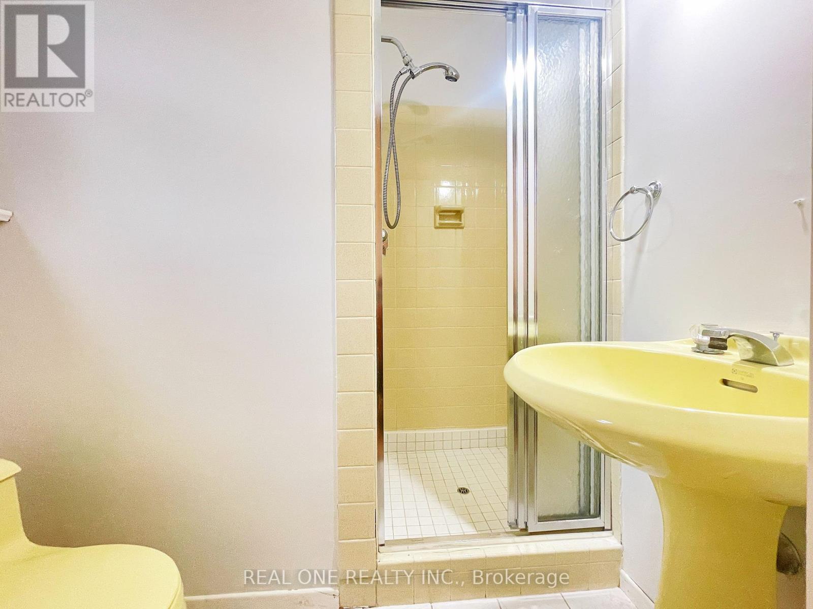 48 Lionel Heights Crescent, Toronto, Ontario  M3A 1M1 - Photo 19 - C12314138