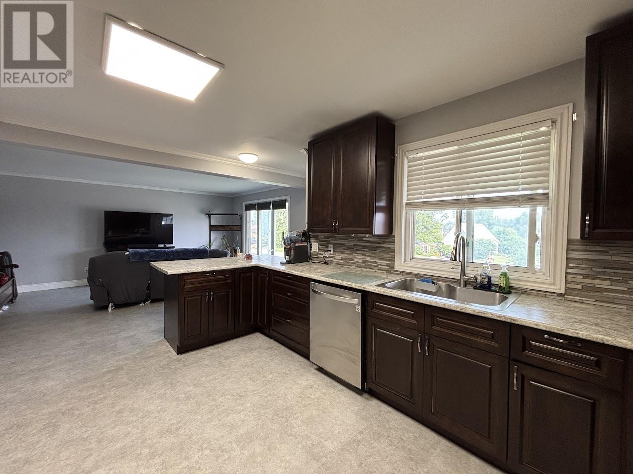 2 Essa Pl, Manitouwadge, Ontario  P0T 2C0 - Photo 4 - TB252166
